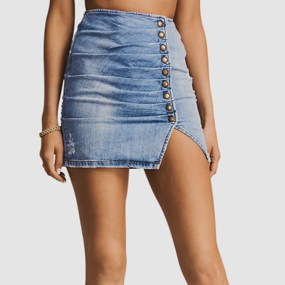 Retrofete stretchy denim skirt with snap detail size xs super cute and sexy!